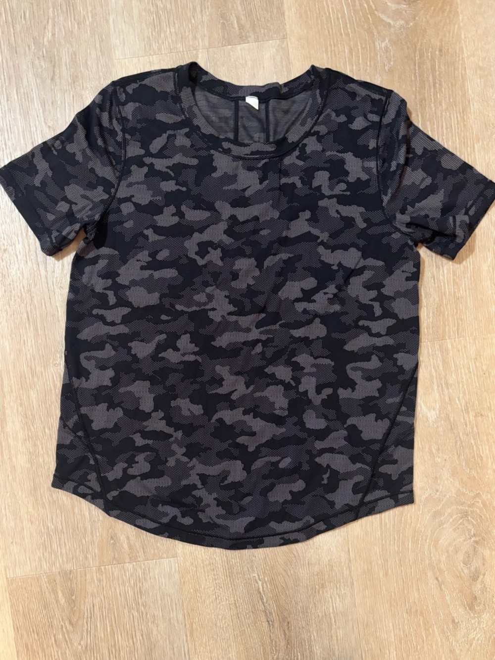 Women Short Sleeve Camo Tee in Black & Gray see measurments